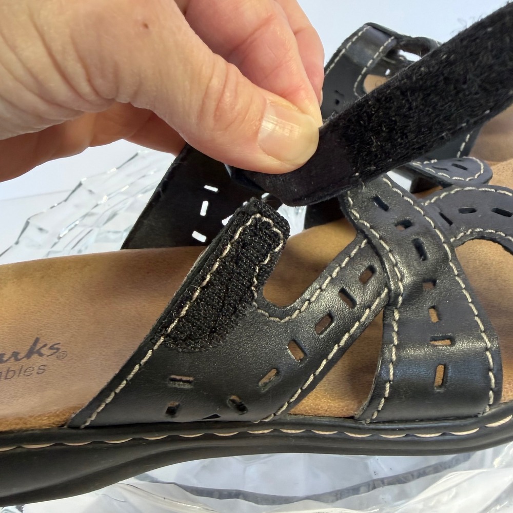 Clarks Bendables Black‎ Leather Comfort Sandals Womens Size 7M - Picture 8 of 9